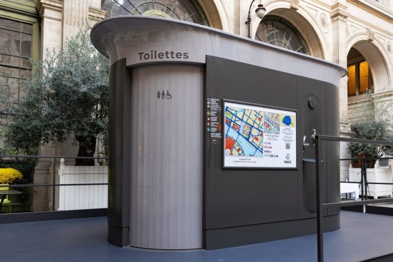 Paris |  New public toilets, more accessible and hygienic