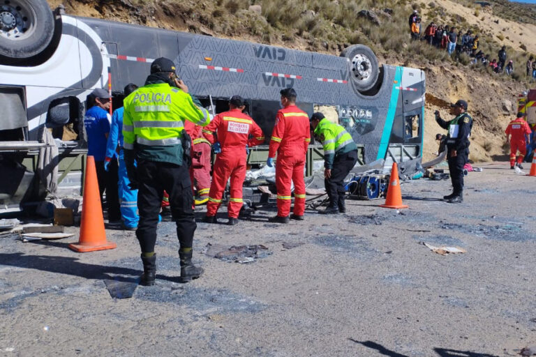 Peru |  A bus falls into a precipice, at least 16 dead