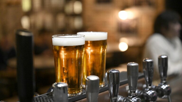 Pints ​​of beer and glasses of wine are not full enough in the UK, study finds