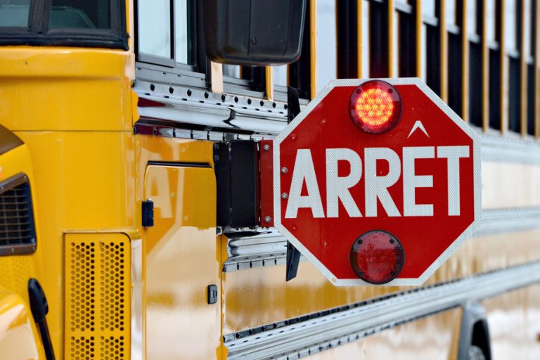 Plateau-Mont-Royal |  Girl walking to school bus hit by cyclist