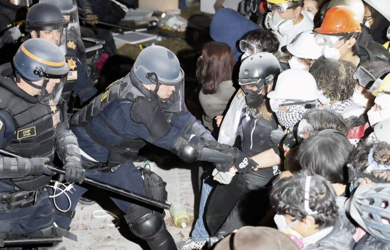 Police intervention to dislodge demonstrators from the campus of the University of California in Los Angeles