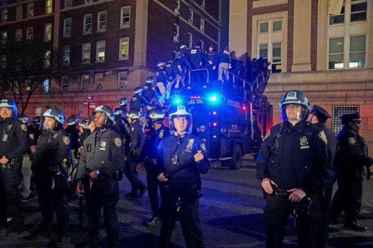 Pro-Palestinian demonstrations |  Police clear barricaded protesters on Columbia campus