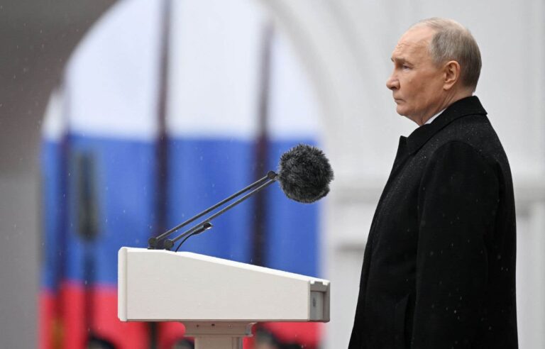 Putin reshuffles Russian defense ahead of protracted Ukraine standoff