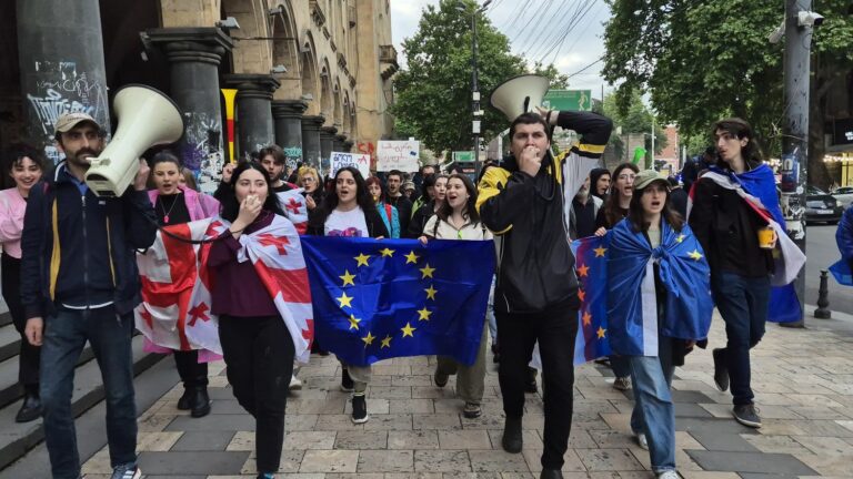 REPORTING.  In Georgia, young people on the front line to denounce the law on “foreign influence”