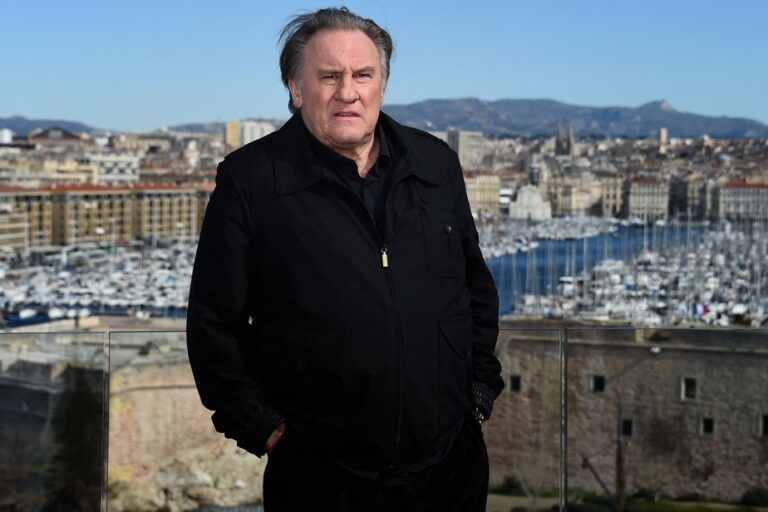 Rome |  The “king of paparazzi” accuses Gérard Depardieu of assault