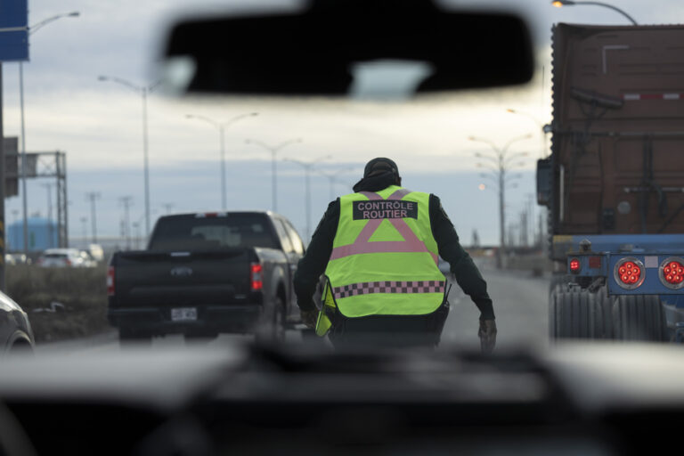 Service weapons |  Road controllers deplore the radio silence of Quebec