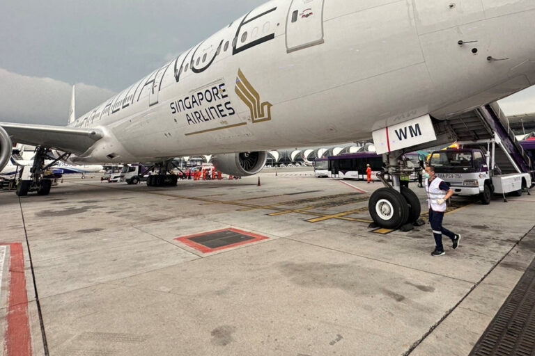 Severe turbulence |  One dead on board Singapore Airlines flight