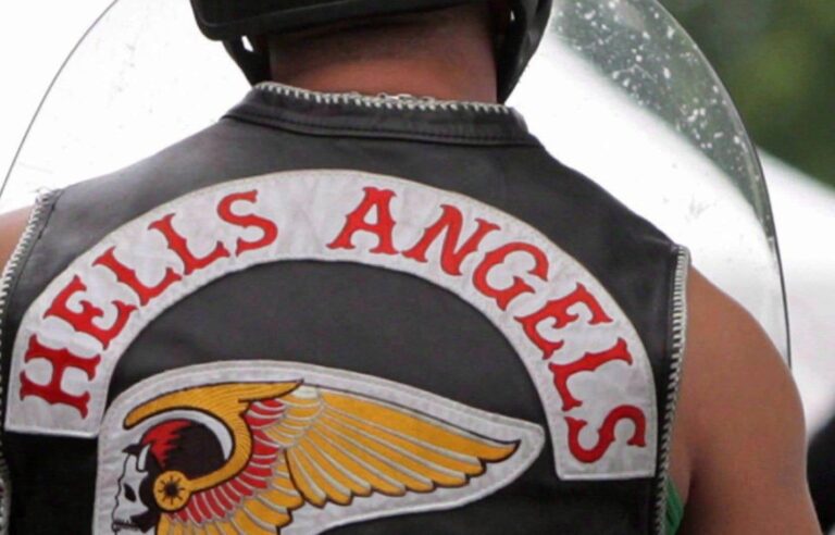 The SQ raids the Hells Angels in Saint-Charles-sur-Richelieu