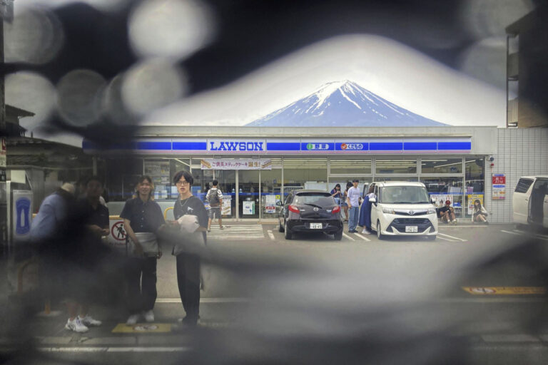 Mount Fuji |  Vandalized anti-tourist tarpaulin soon to be replaced