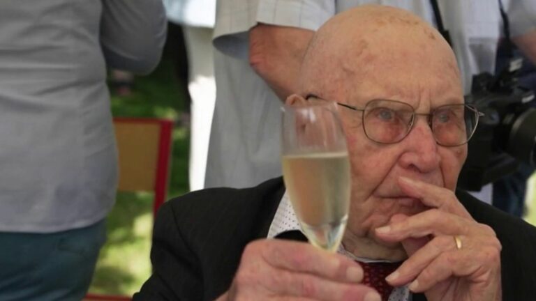 The dean of the French celebrates his 110th birthday