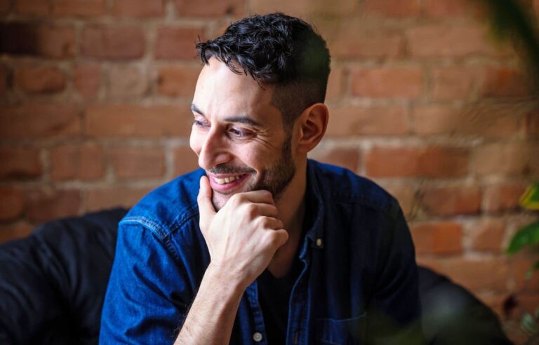 The writer Éric Chacour wins the Booksellers Prize in France