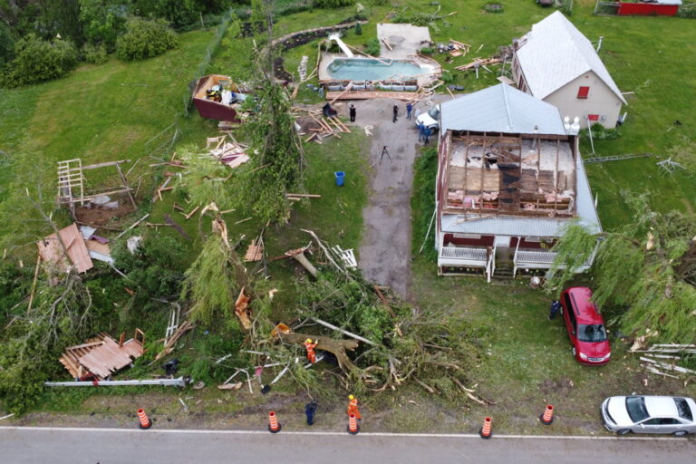 Tornado in Montérégie |  “The chickens flew through the air like birds”