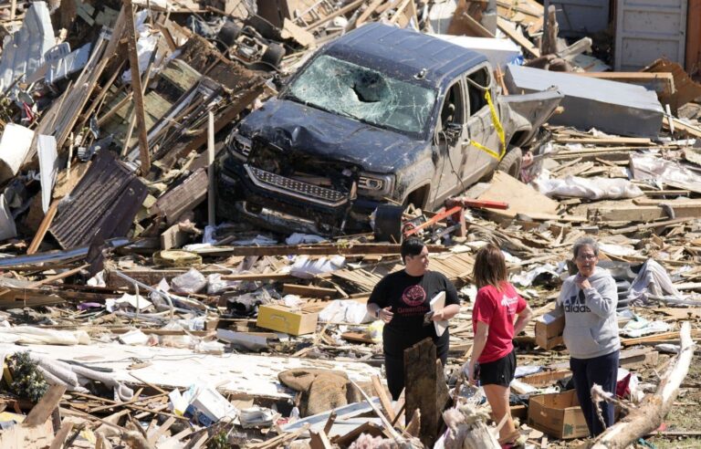 Tornado kills multiple people in Iowa