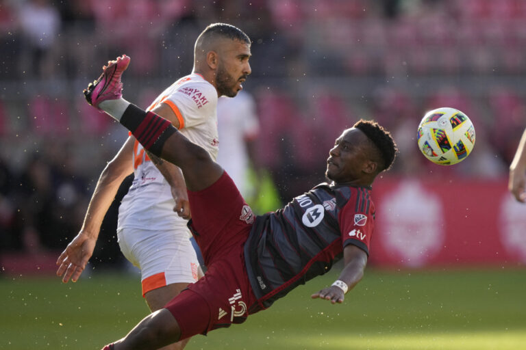 Toronto 8 FC – CS Saint-Laurent 1 (11-1) |  Goliath destroys David