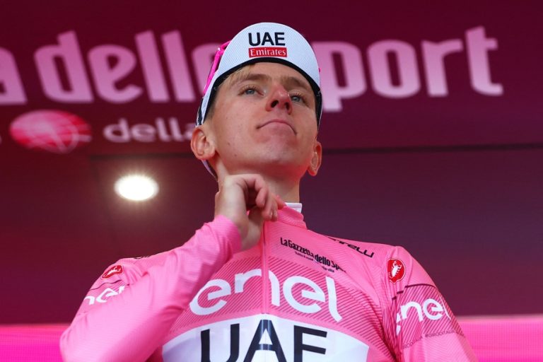 Tour of Italy |  Tadej Pogacar takes the pink jersey at the end of the second stage