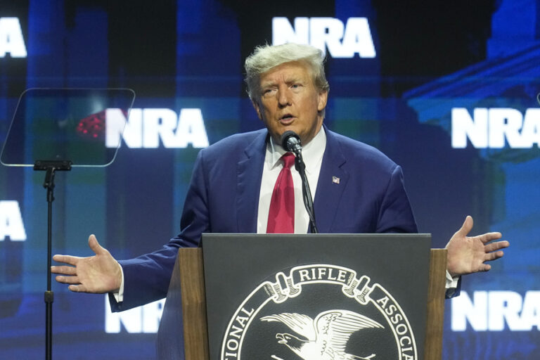 Trump defends guns at NRA annual meeting