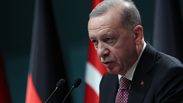 Turkey suspends trade with Israel