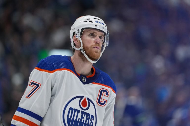 Vancouver Canucks |  Stopping Connor McDavid, teamwork