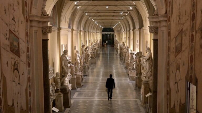 Vatican museum employees rebel