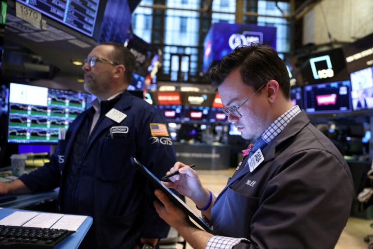 Wall Street opens in disorganized order, inflation in sight