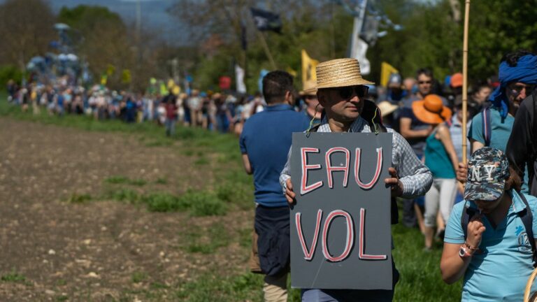 “We must be careful not to once again reject farmers outside the French family” underlines Jean Viard