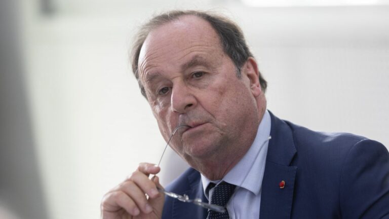 “Why, when it works so well, do you want to rush, brutalize, I don’t see the point,” comments François Hollande