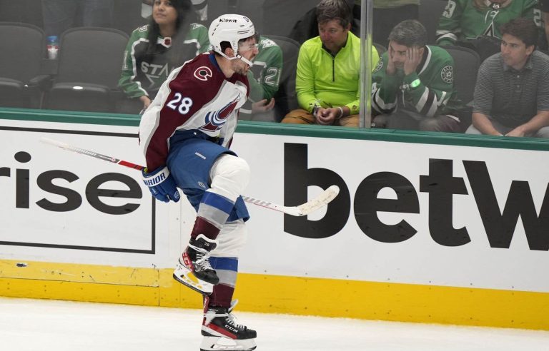 Wood scores in overtime and the Avalanche win the first game against the Stars