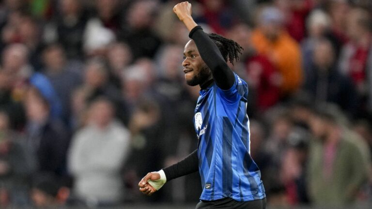 a hat-trick from Ademola Lookman gives Atalanta Bergamo the coronation and deprives Bayer Leverkusen of a flawless season