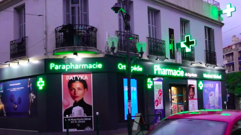 a strike by pharmacy guards to warn of the decline of their situation