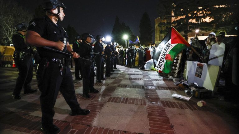 after the evacuation of Columbia University, clashes and arrests on campus continue