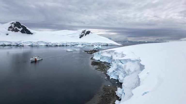 does Russia have the right to exploit oil reserves in Antarctica?