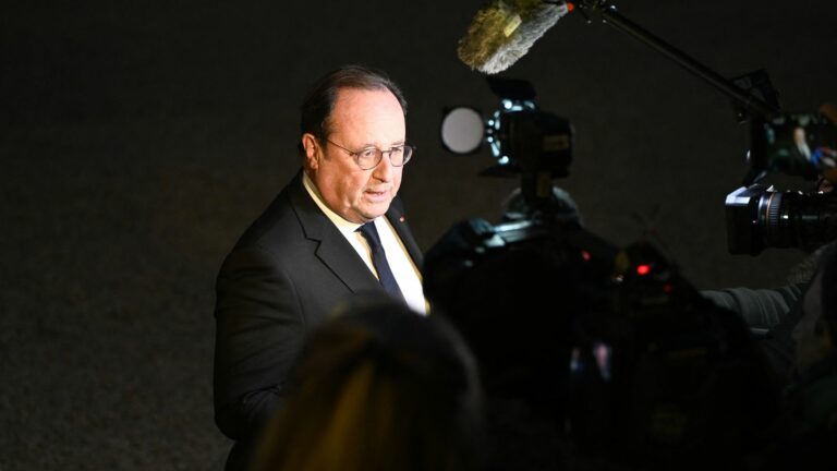 follow “L’Événement” on France 2 with François Hollande