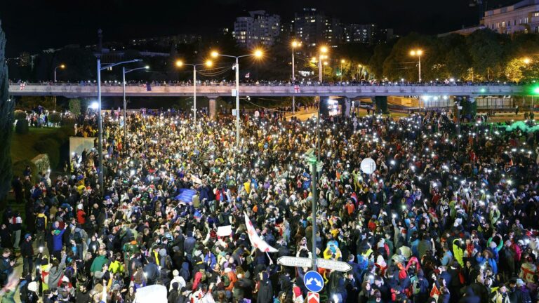 in Georgia, thousands of people demonstrate against “Russian law”