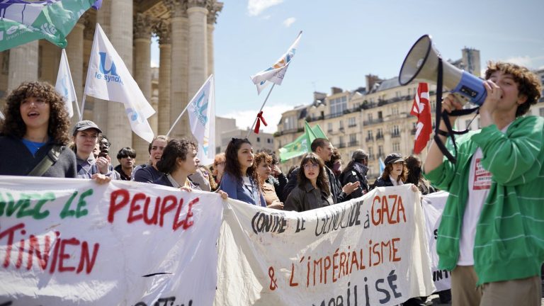 in Paris, nearly 300 students demand a ceasefire in Gaza