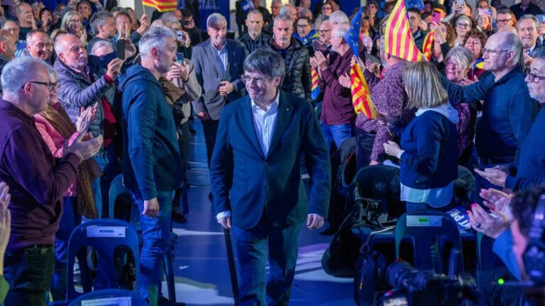 independentist Carles Puigdemont plays his political destiny during Sunday’s elections in Catalonia