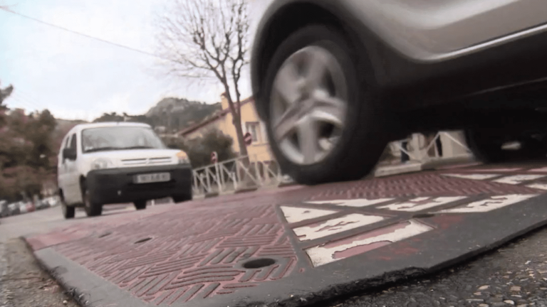 on French roads, non-compliant speed bumps