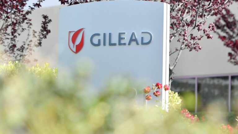 personalities ask the Gilead laboratory to lower the prices of a promising treatment