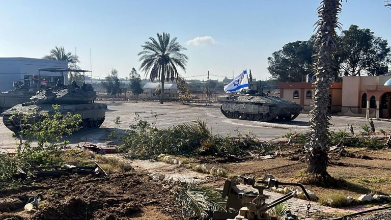 the Israeli army took control of the Palestinian part of the Rafah crossing point