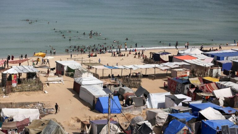 the United States announces that it has attached a temporary pier to Gaza beach to facilitate the arrival of humanitarian aid