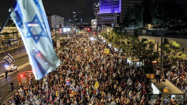 the difficulties of Arab citizens of the Jewish state in participating in demonstrations against the war in Gaza