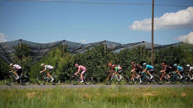 two men at the front to thwart the sprinters’ plans… Follow the 13th stage