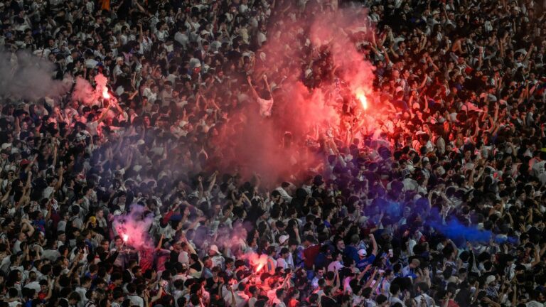 two young veiled women attacked during the broadcast of the final in Lyon