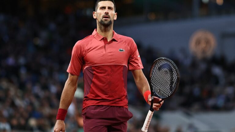 without completely convincing, Novak Djokovic dismisses Pierre-Hugues Herbert in the first round