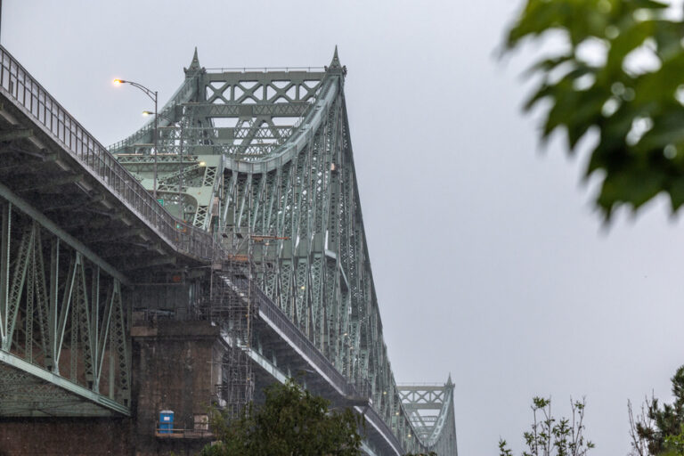 Jacques-Cartier Bridge |  21-year-old driver intercepted at 120 km/h