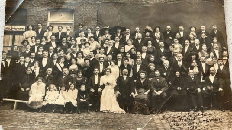 A photo of the grandparents of journalist Jean-Pierre Pernaut found in Australia and returned to Picardy