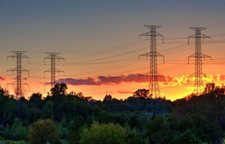 A reliable electricity transmission network, from the dam to our homes