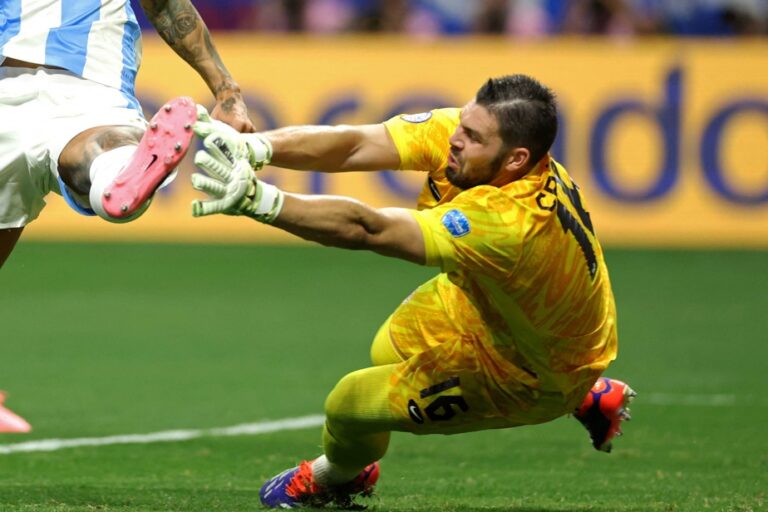 Argentina 2 – Canada 0 |  Crépeau shines, but Canada loses in Copa América curtain-raiser