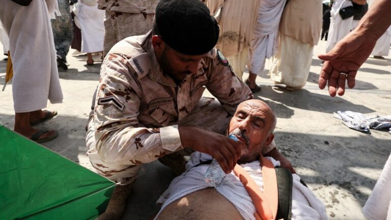 At least 22 pilgrims die during hajj in Mecca, Saudi Arabia warns of temperatures close to 50°C