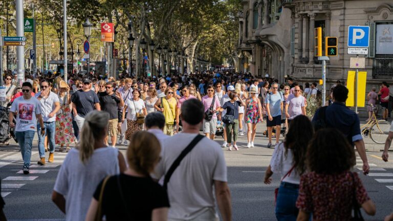 Barcelona city hall wants to block Airbnb