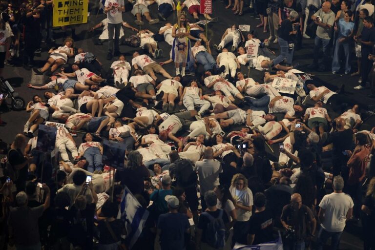 “Biden is our only hope” |  Thousands of Israelis demand hostage deal on streets of Tel Aviv